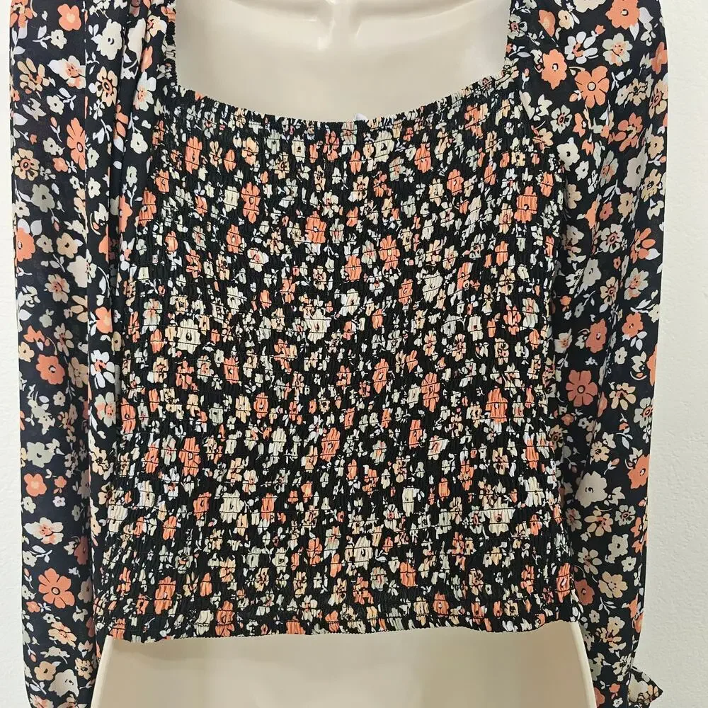ASTR THE LABEL Floral Crop Top in Black-Rust Multi Size L